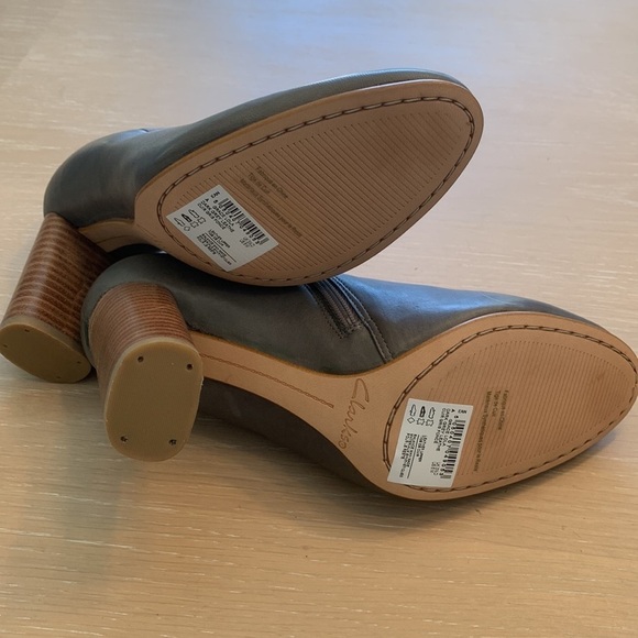 Clark’s Narrative Leather Grace Lola booties size 6, stacked 3” heel New in Box - Picture 7 of 9